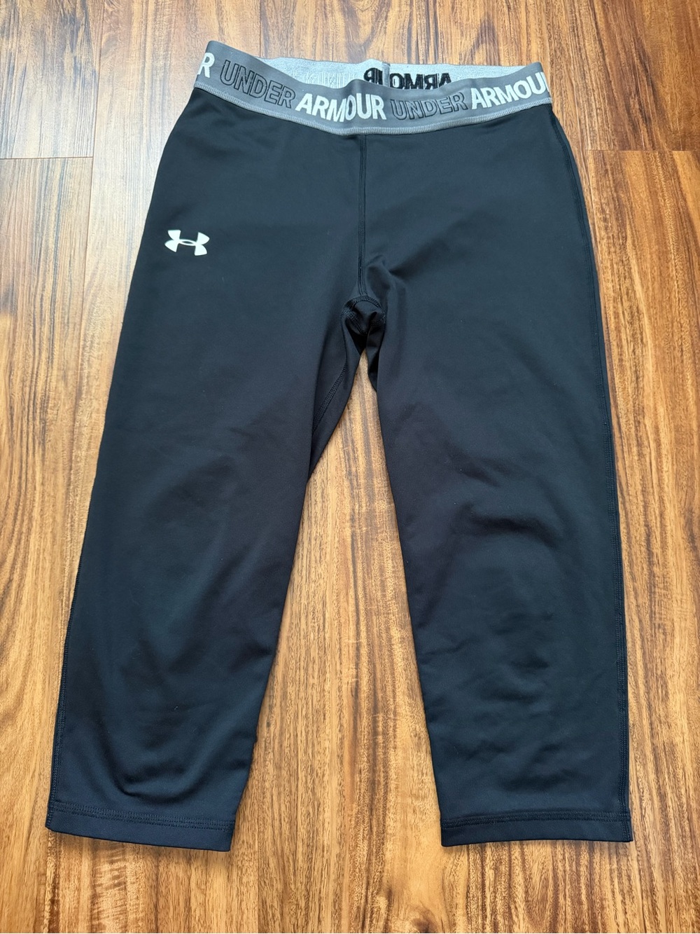 Under Armour Women’s Black Performance Capri Leggings